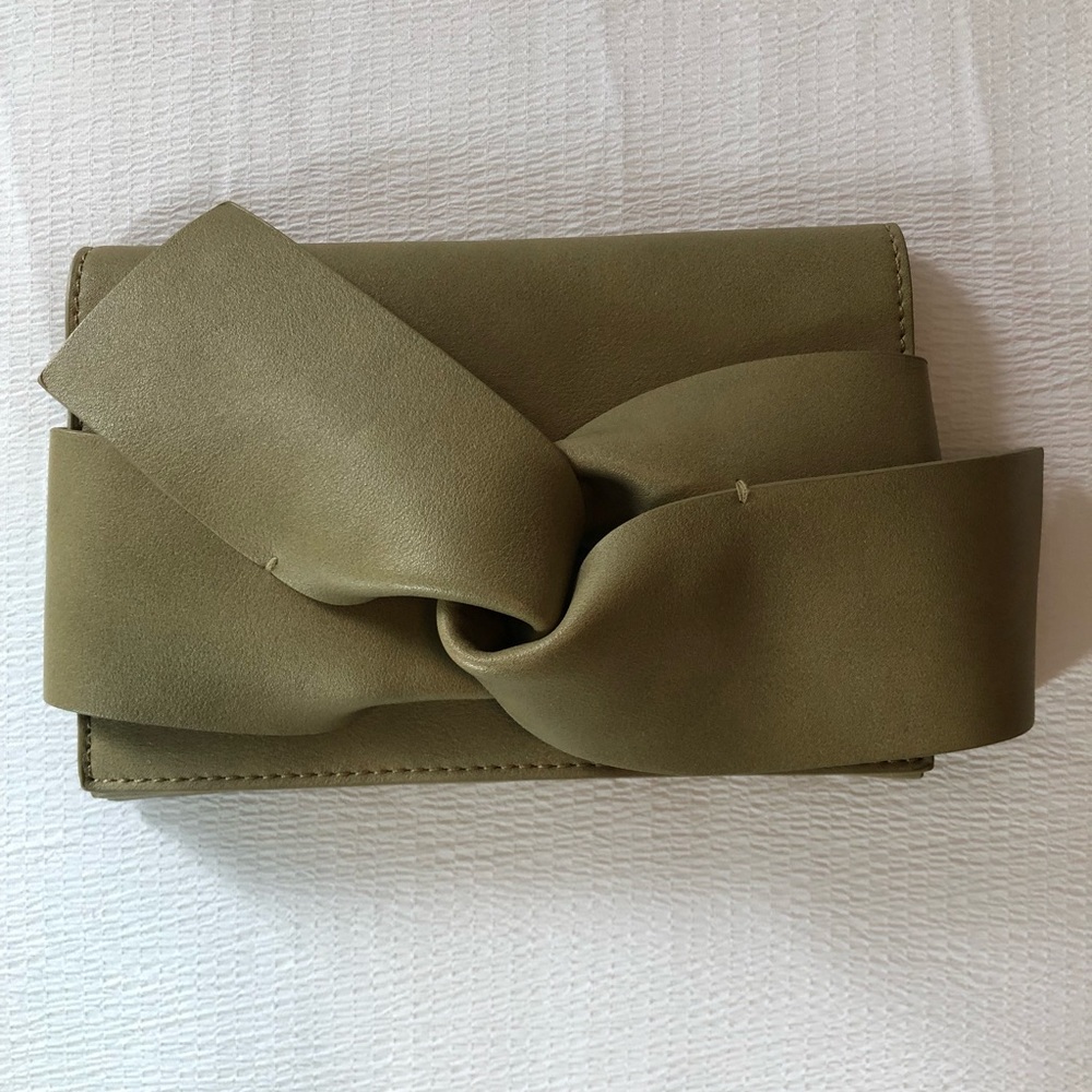 Fab’rik Nude/green Clutch